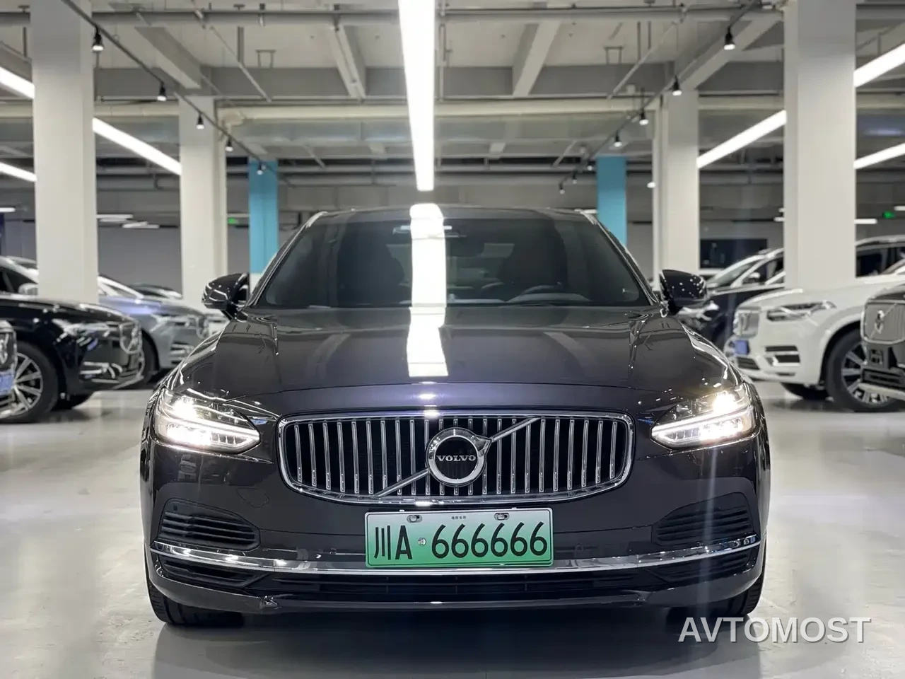 Volvo S90 Plug-in Hybrid 2022 T8 Recharge Plug-in Hybrid Momentum Luxury Edition — фото 1