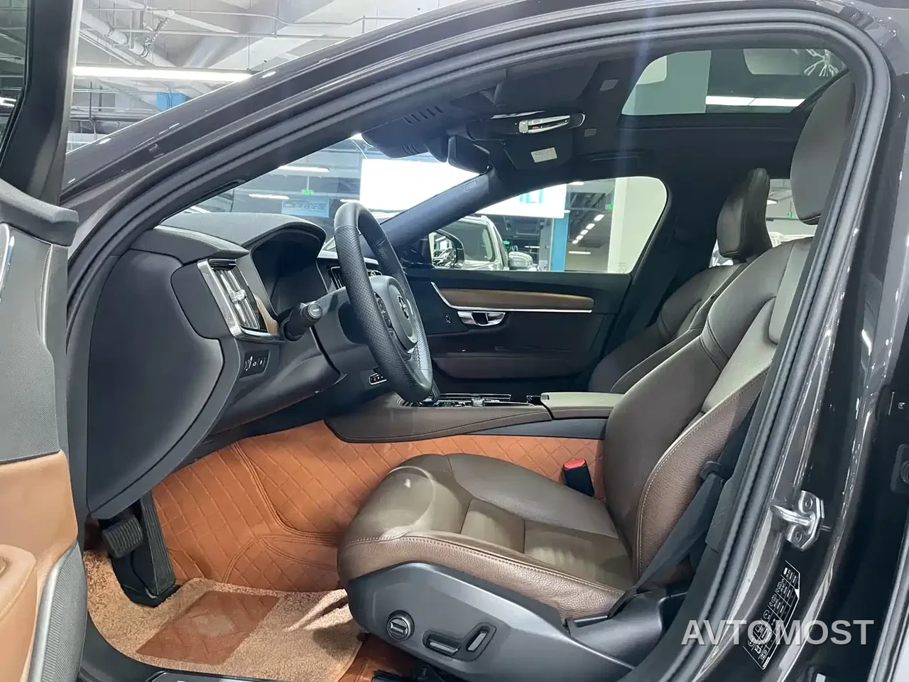 Volvo S90 Plug-in Hybrid 2022 T8 Recharge Plug-in Hybrid Momentum Luxury Edition — фото 2