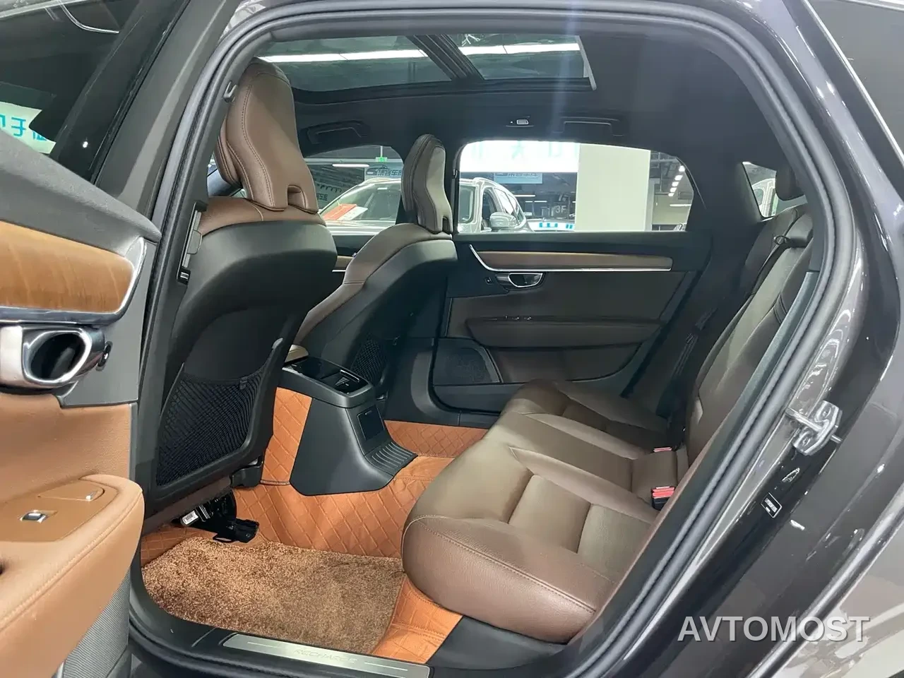 Volvo S90 Plug-in Hybrid 2022 T8 Recharge Plug-in Hybrid Momentum Luxury Edition — фото 4