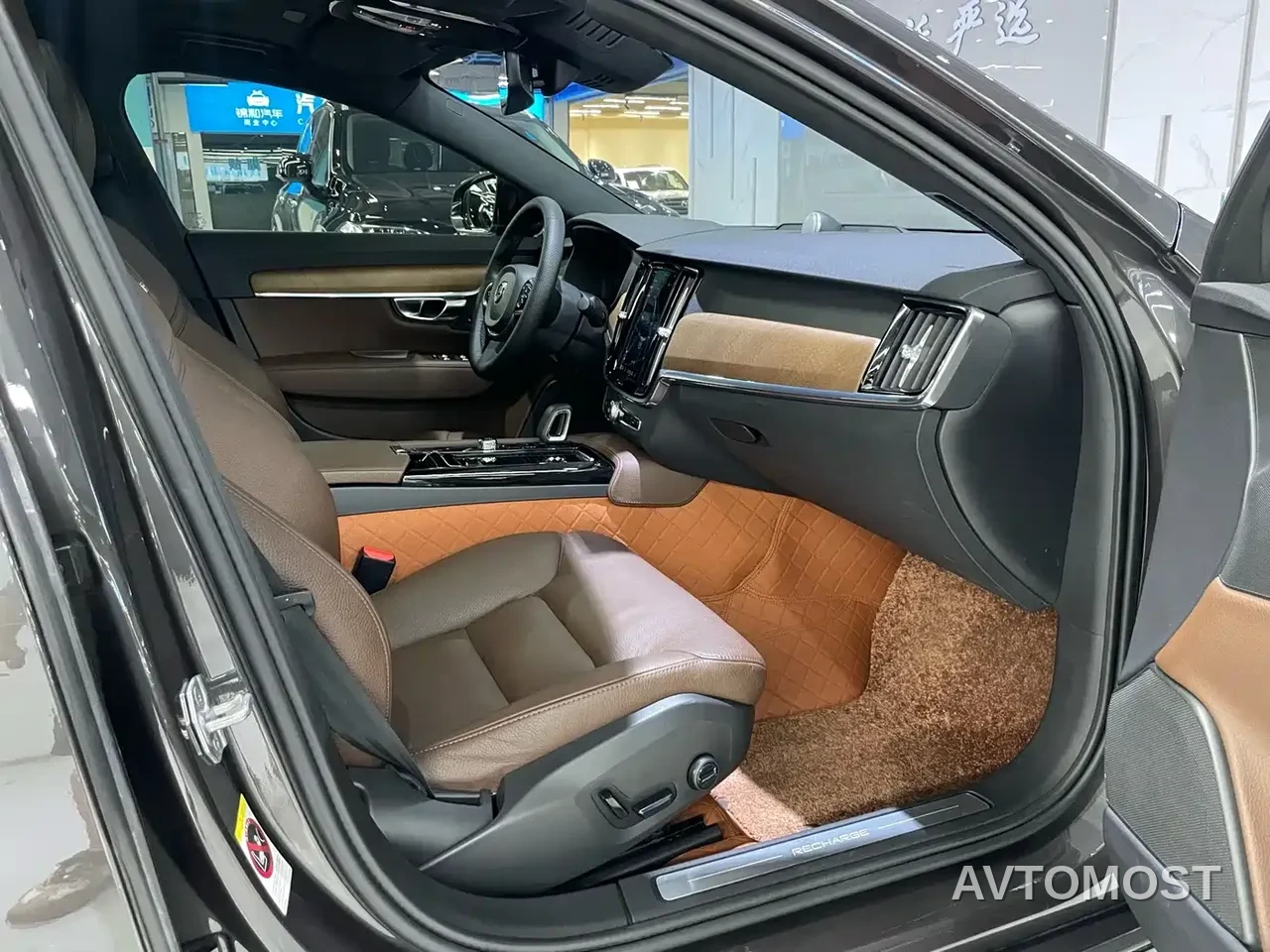 Volvo S90 Plug-in Hybrid 2022 T8 Recharge Plug-in Hybrid Momentum Luxury Edition — фото 7