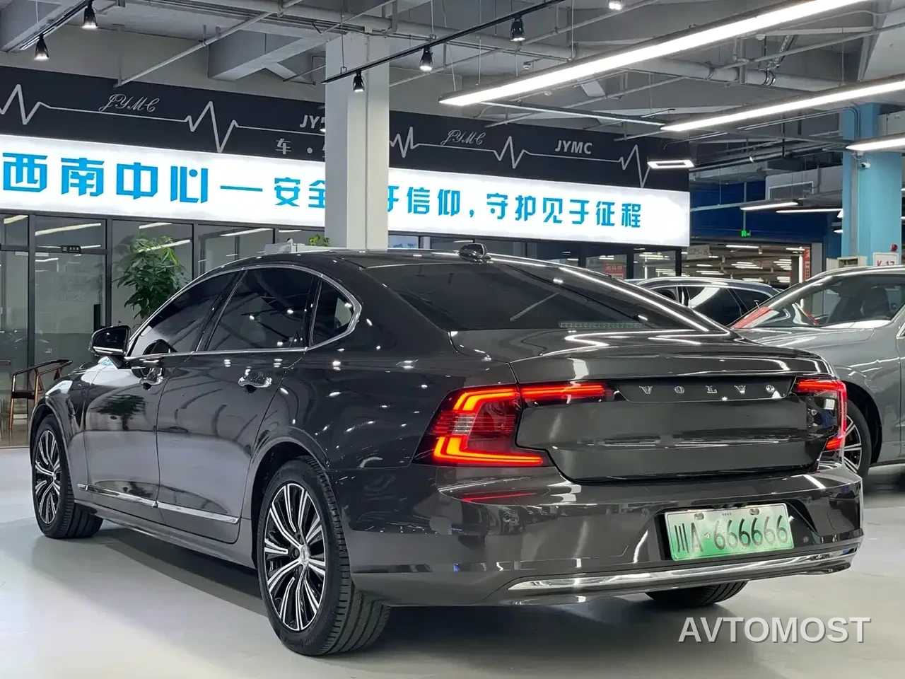 Volvo S90 Plug-in Hybrid 2022 T8 Recharge Plug-in Hybrid Momentum Luxury Edition — фото 8