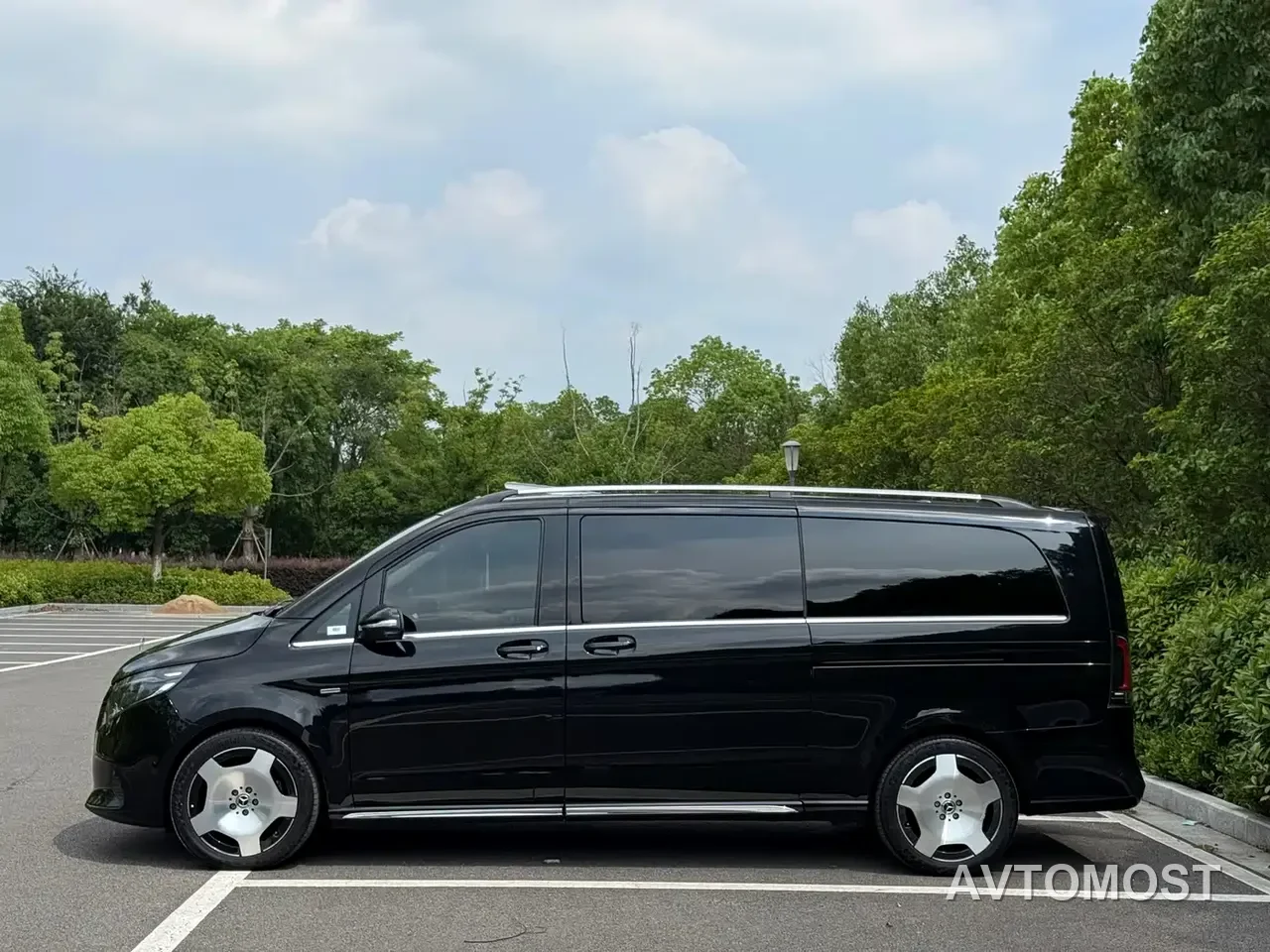 Mercedes-Benz V-Class 2024 V 300 L Long Wheelbase Luxury Edition — фото 13