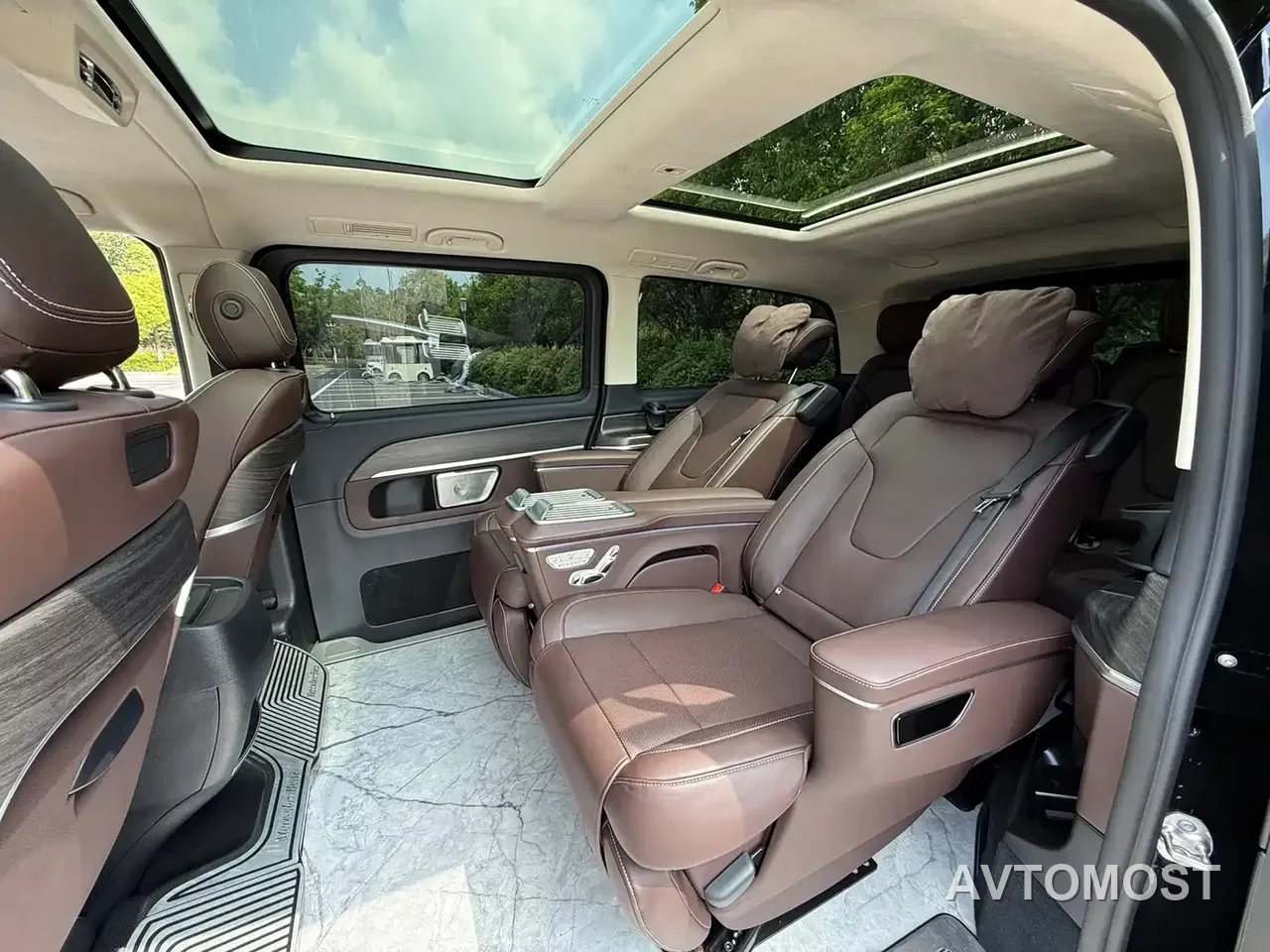 Mercedes-Benz V-Class 2024 V 300 L Long Wheelbase Luxury Edition — фото 9
