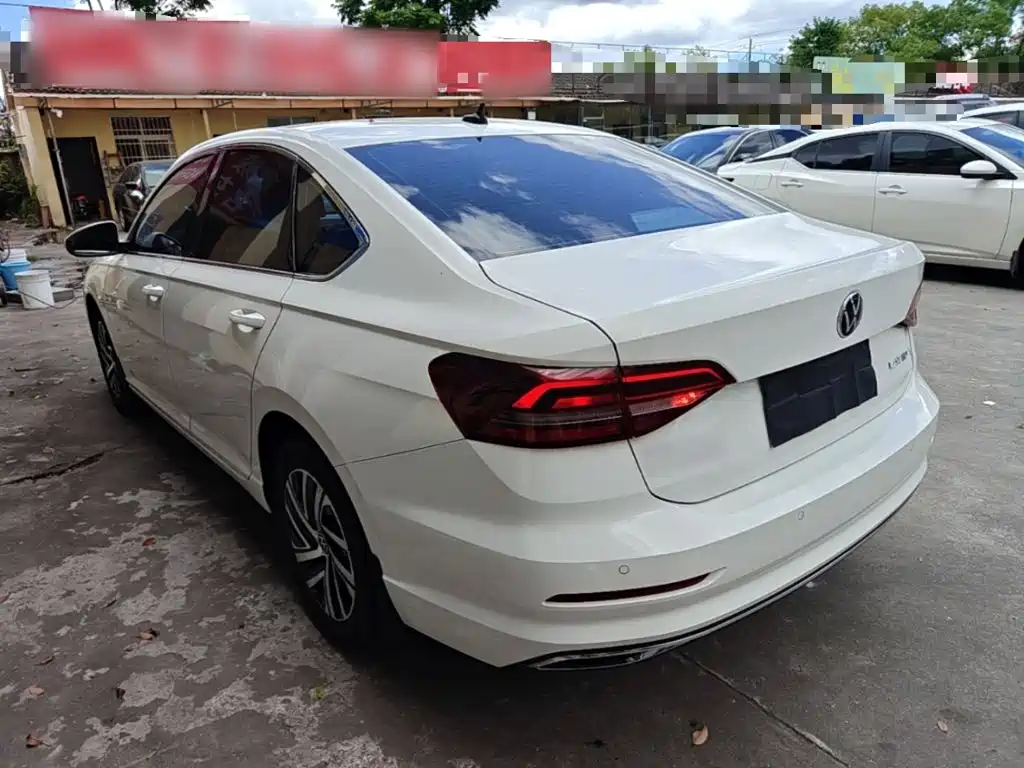 Volkswagen Lavida 2022 1.5L Auto Comfort Edition — фото 5
