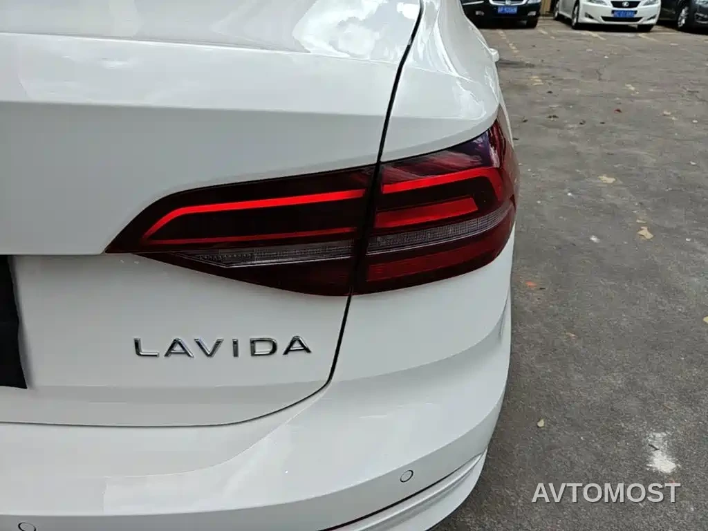 Volkswagen Lavida 2022 1.5L Auto Comfort Edition — фото 8