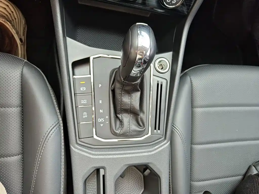 Volkswagen Lavida 2022 1.5L Auto Comfort Edition — фото 14