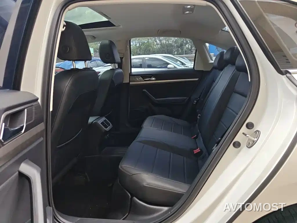 Volkswagen Lavida 2022 1.5L Auto Comfort Edition — фото 17