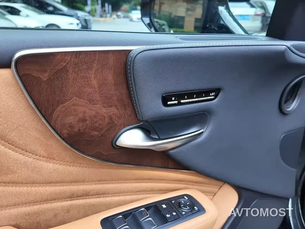 Lexus LS 2021 500h Excellence Edition — фото 10