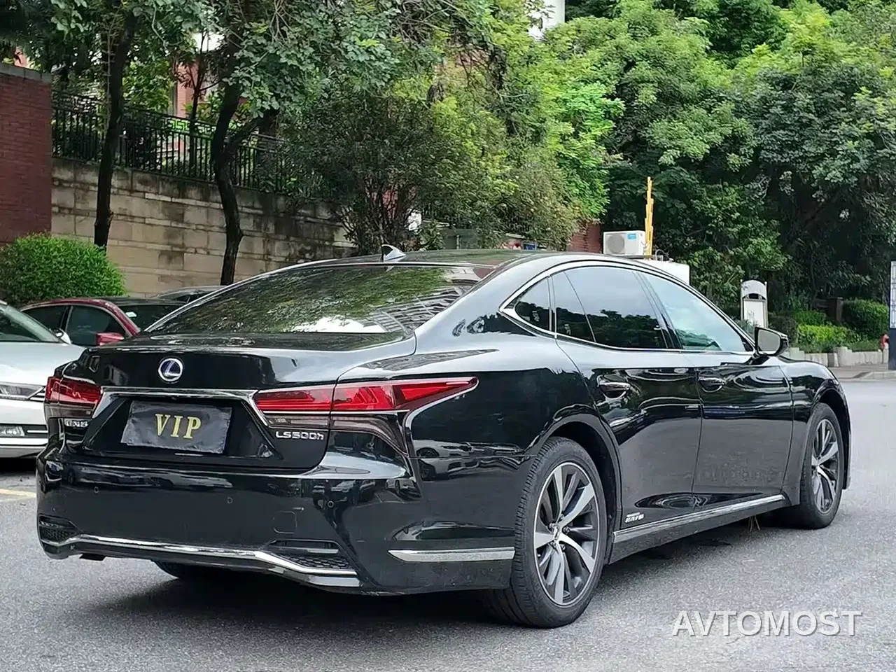 Lexus LS 2021 500h Excellence Edition — фото 15