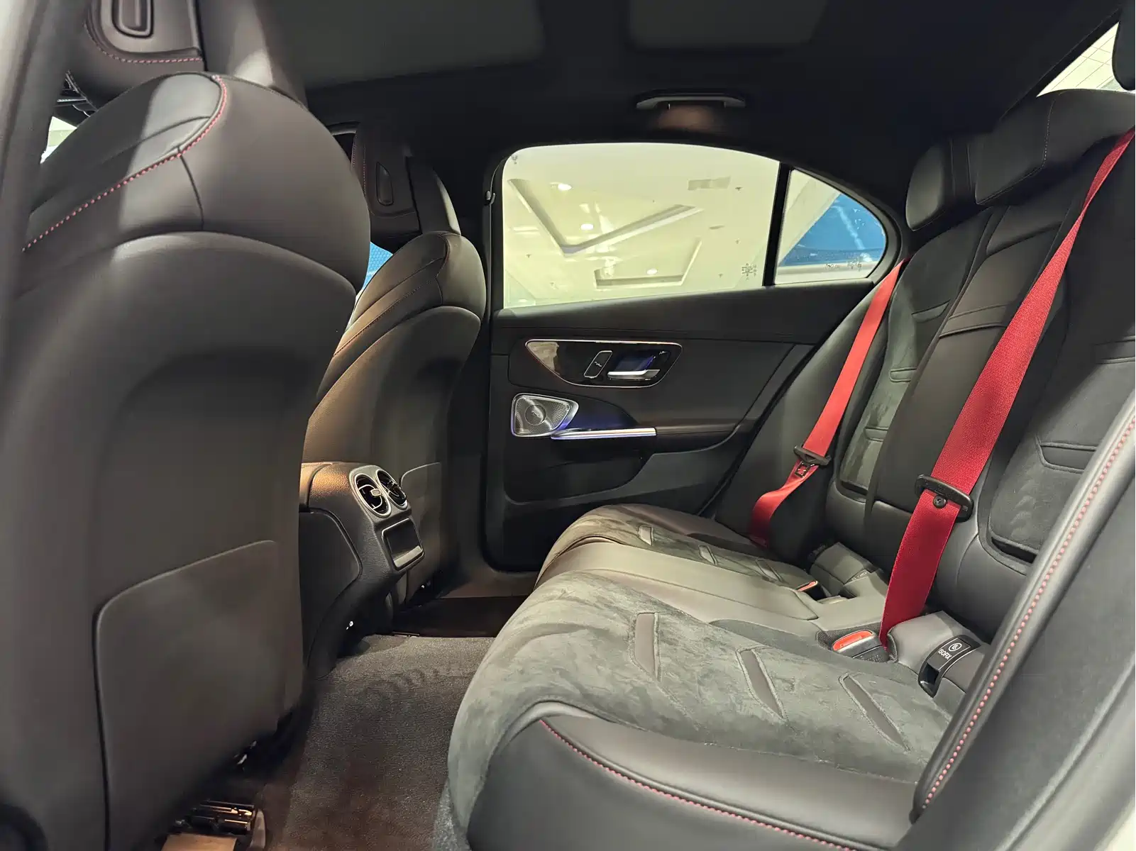 Mercedes-Benz C-Class AMG 2024 Facelift AMG C 43 4MATIC — фото 10