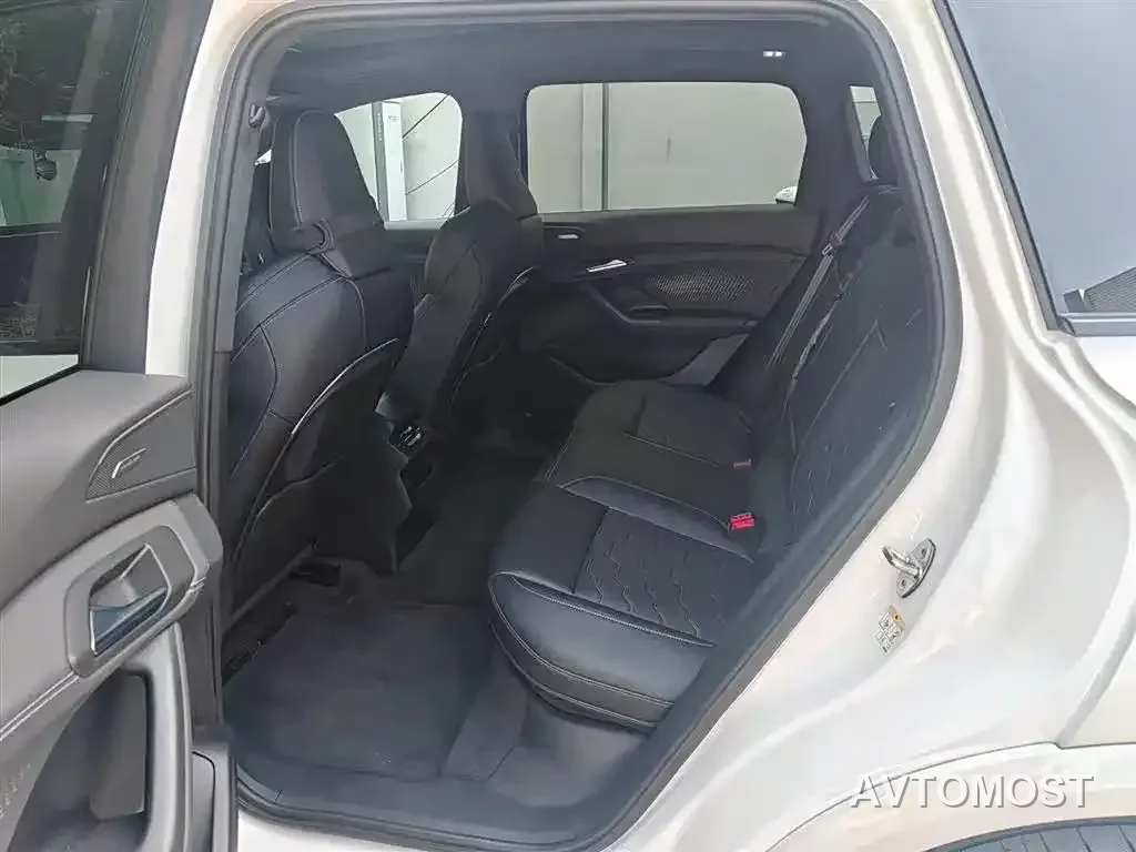 Audi Q6L e-tron 2025 Model Pioneer Edition — фото 6
