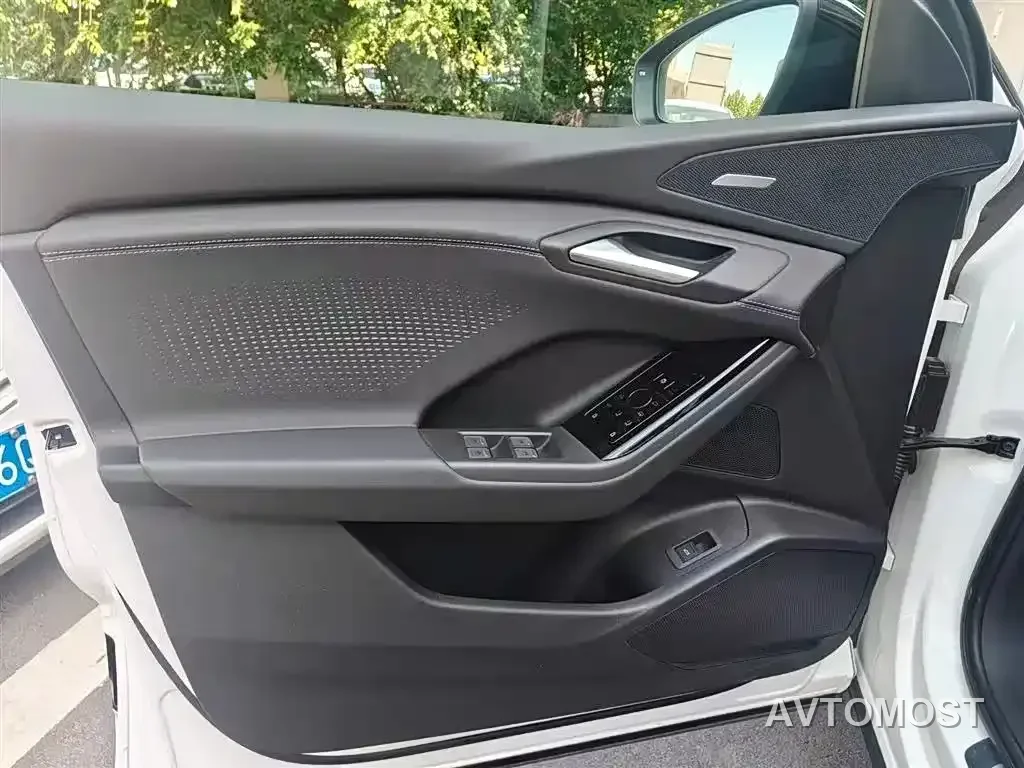 Audi Q6L e-tron 2025 Model Pioneer Edition — фото 8