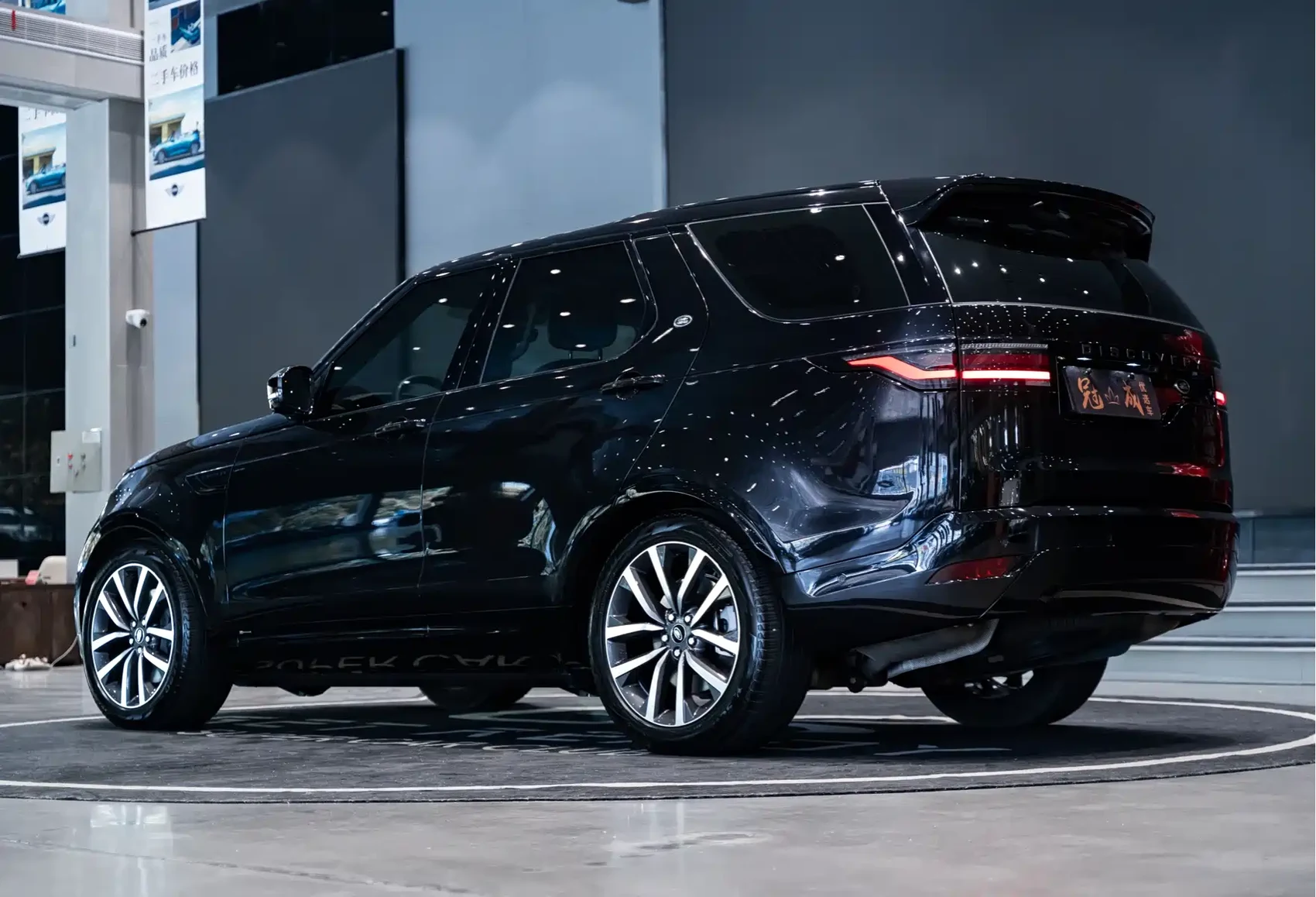 Land Rover Discovery 2021 360PS R-Dynamic SE — фото 3