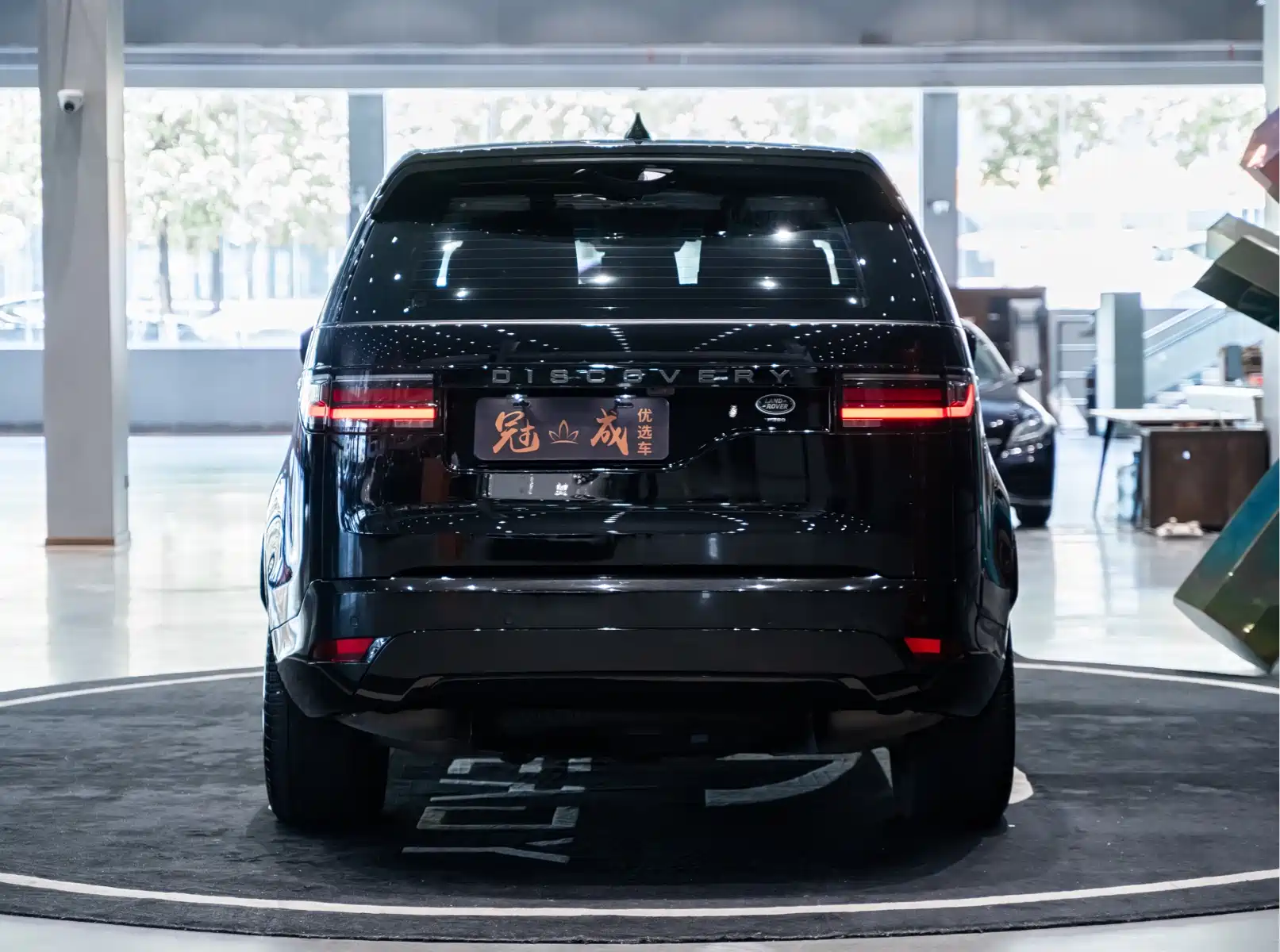 Land Rover Discovery 2021 360PS R-Dynamic SE — фото 4