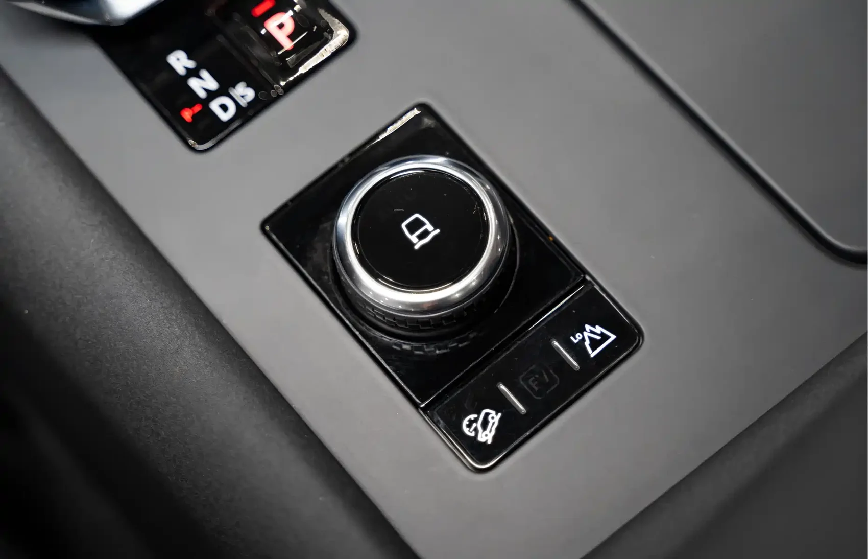 Land Rover Discovery 2021 360PS R-Dynamic SE — фото 16