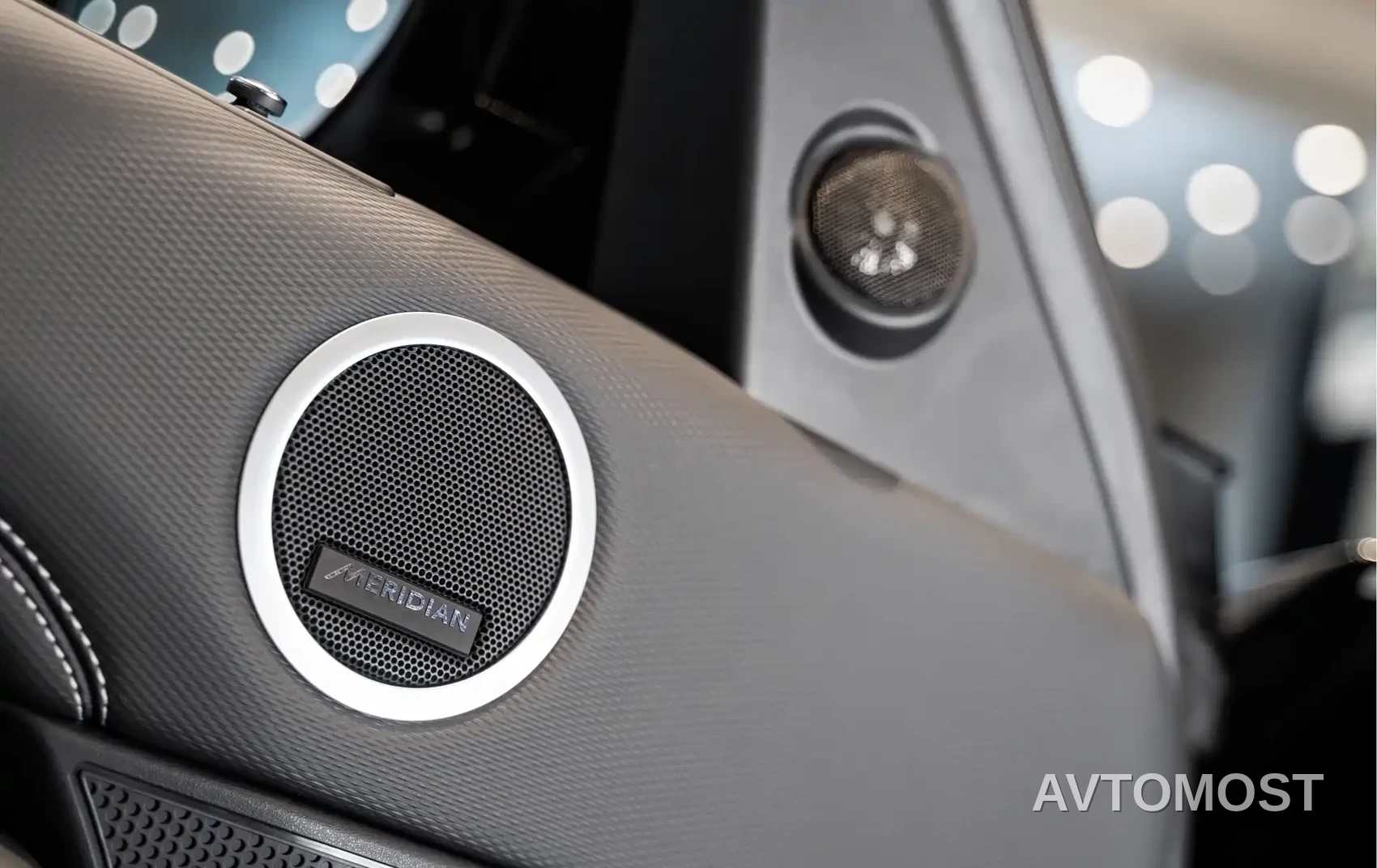 Land Rover Discovery 2021 360PS R-Dynamic SE — фото 17