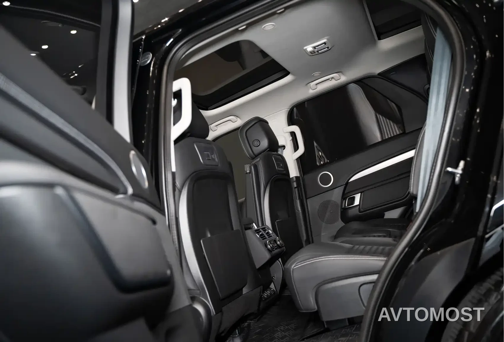 Land Rover Discovery 2021 360PS R-Dynamic SE — фото 19