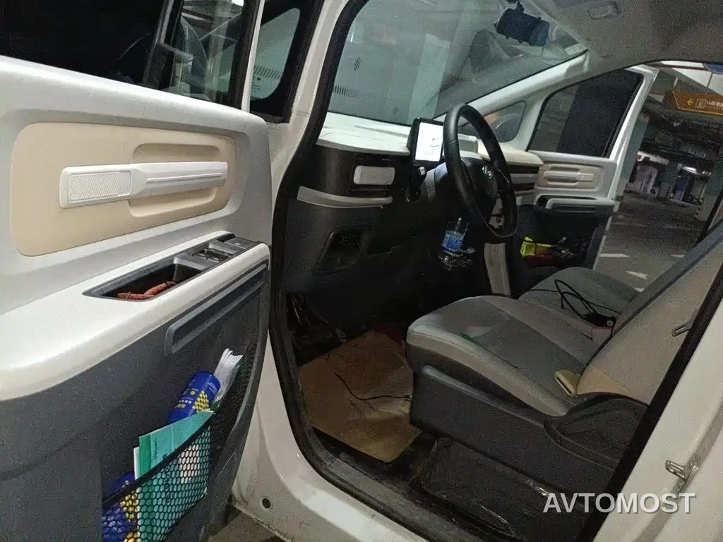 SAIC Maxus Dana V1 2025 Low Roof Multi-purpose Version 42kWh — фото 14