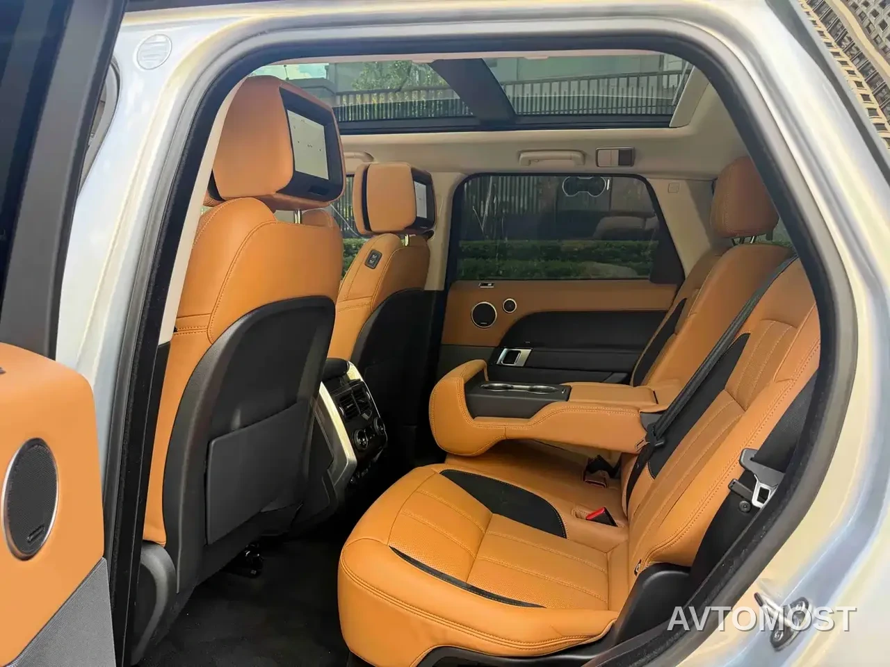 Land Rover Range Rover Sport 2022 3.0 L6 Gloss Black Edition — фото 11