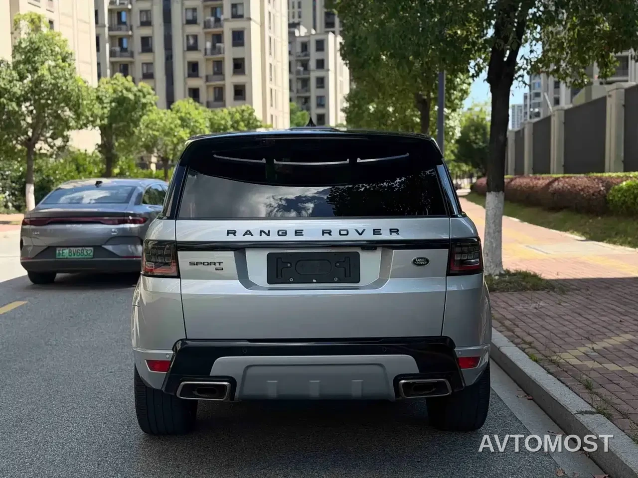 Land Rover Range Rover Sport 2022 3.0 L6 Gloss Black Edition — фото 13