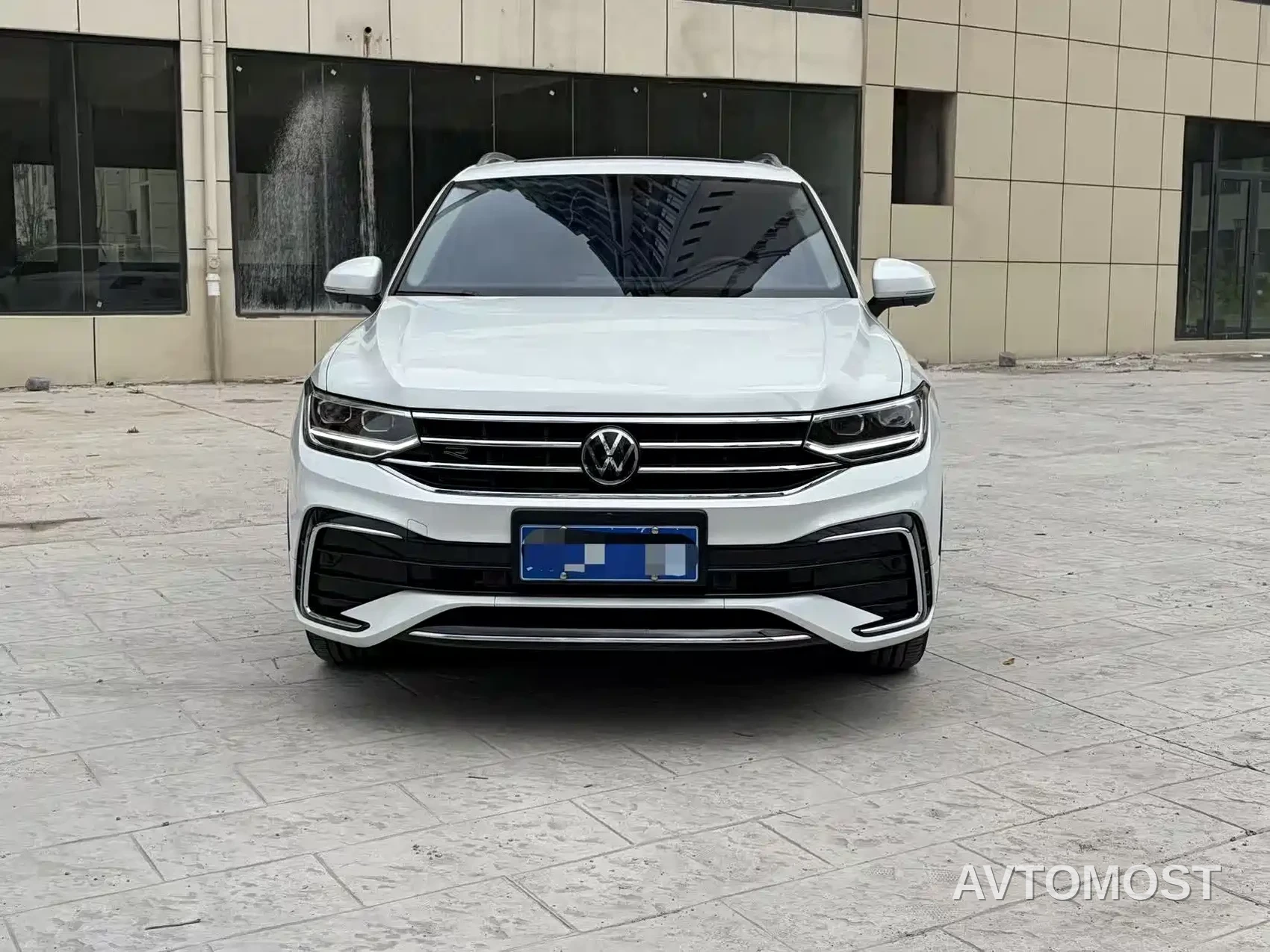 Volkswagen Tiguan L 2024 330TSI Automatic 2WD R-Line Premium Enjoyment Edition — фото 2