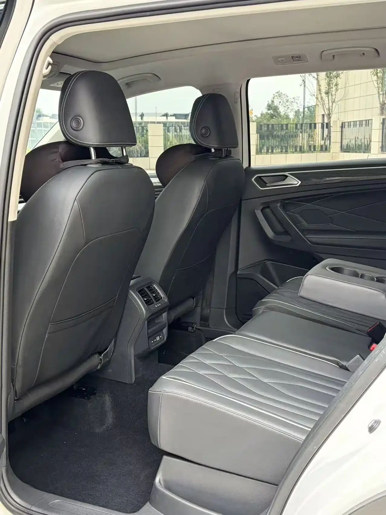 Volkswagen Tiguan L 2024 330TSI Automatic 2WD R-Line Premium Enjoyment Edition — фото 5