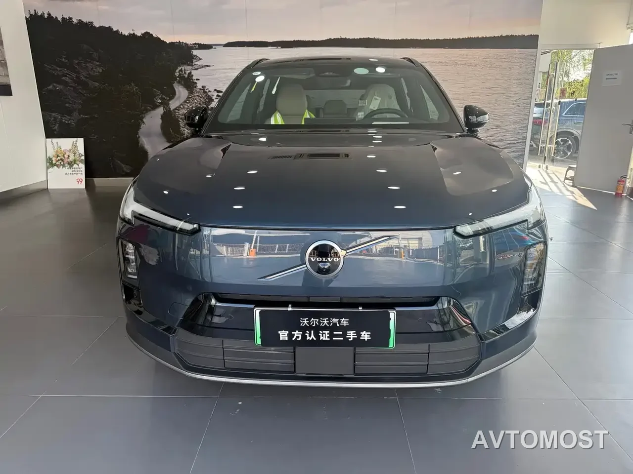 Volvo XC70 Plug-in Hybrid 2025 Standard — фото 2