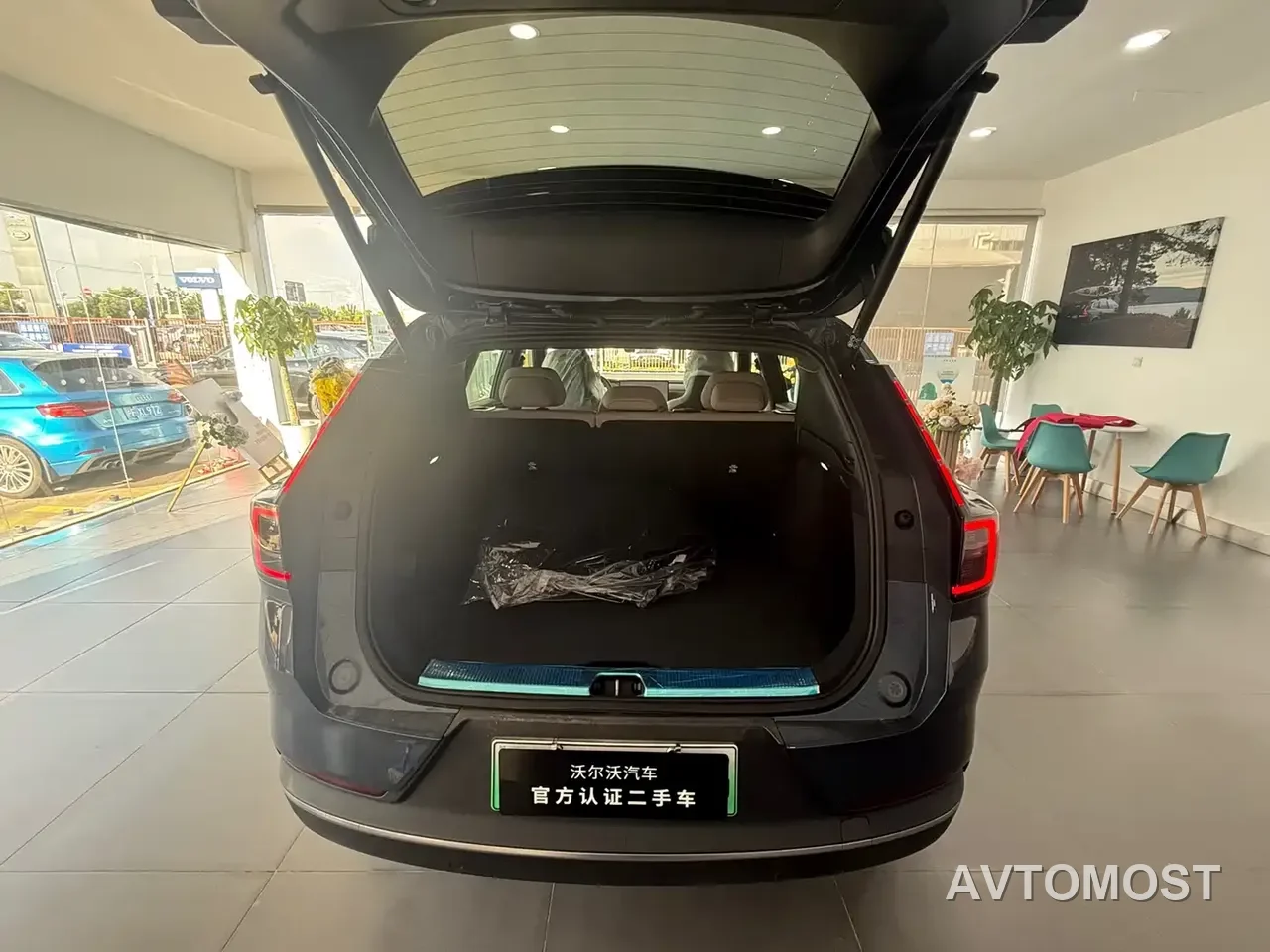 Volvo XC70 Plug-in Hybrid 2025 Standard — фото 5