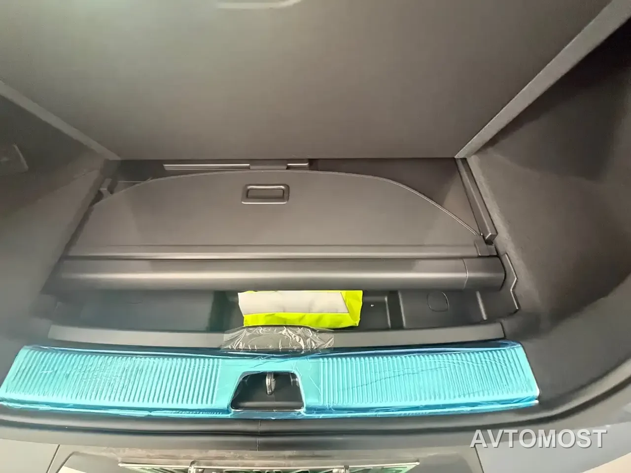 Volvo XC70 Plug-in Hybrid 2025 Standard — фото 6