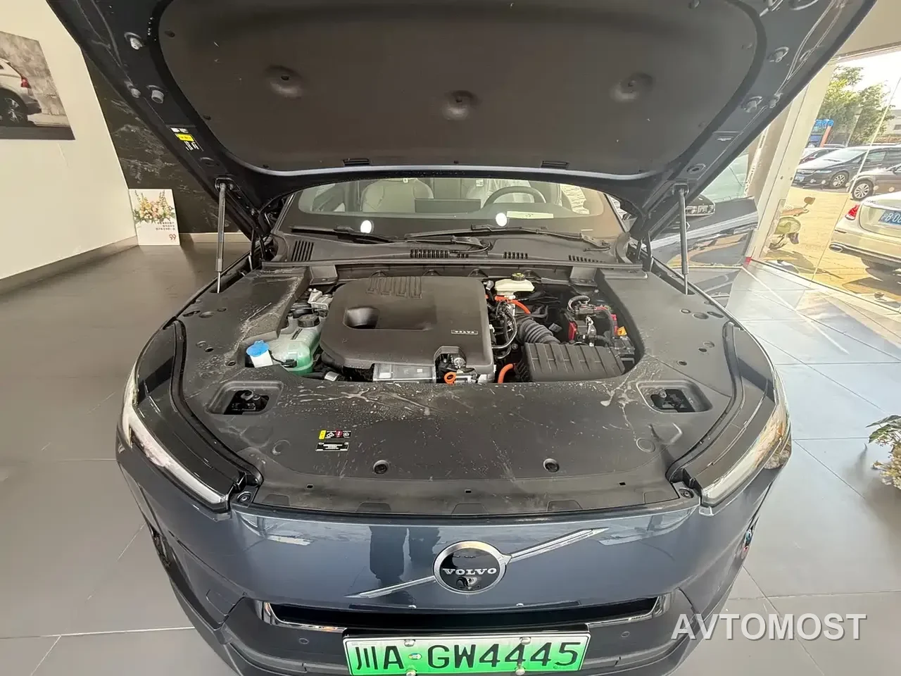 Volvo XC70 Plug-in Hybrid 2025 Standard — фото 13