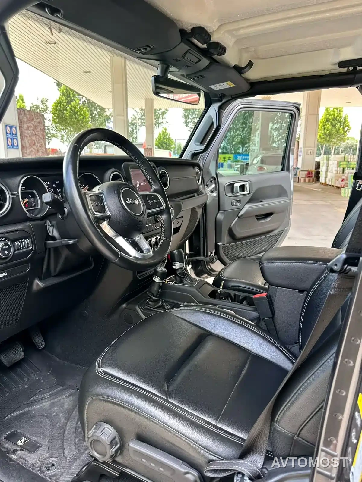 Jeep Gladiator 2022 3.6L Pioneer Edition — фото 4
