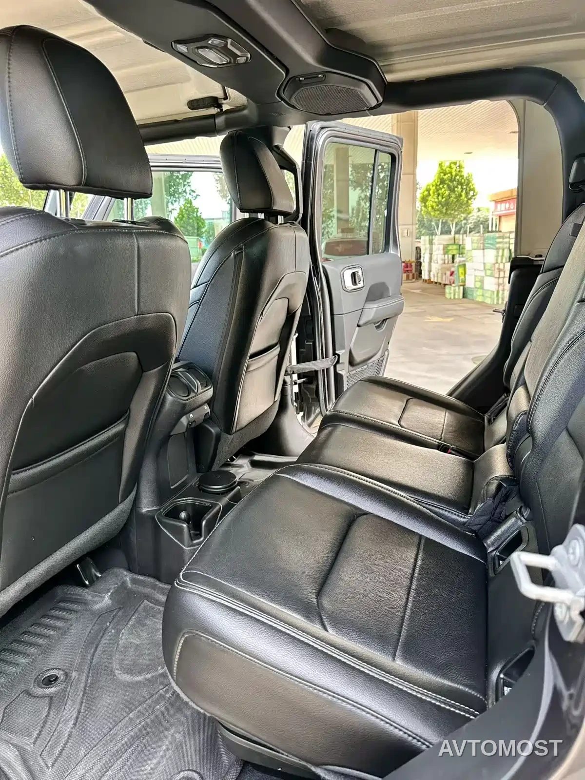 Jeep Gladiator 2022 3.6L Pioneer Edition — фото 6