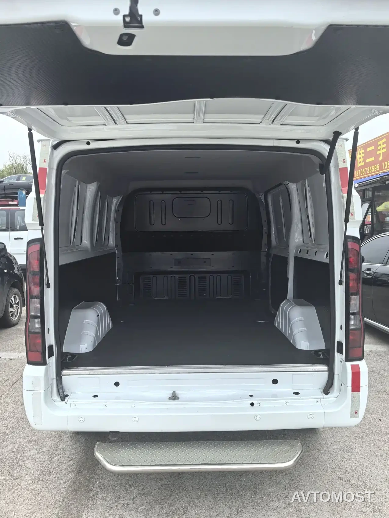 Jiangling JMC Fushun 2023 2.0T Manual Short Wheelbase Low Roof Commercial Van 2/3 Seats with Lift-up Tailgate — фото 4
