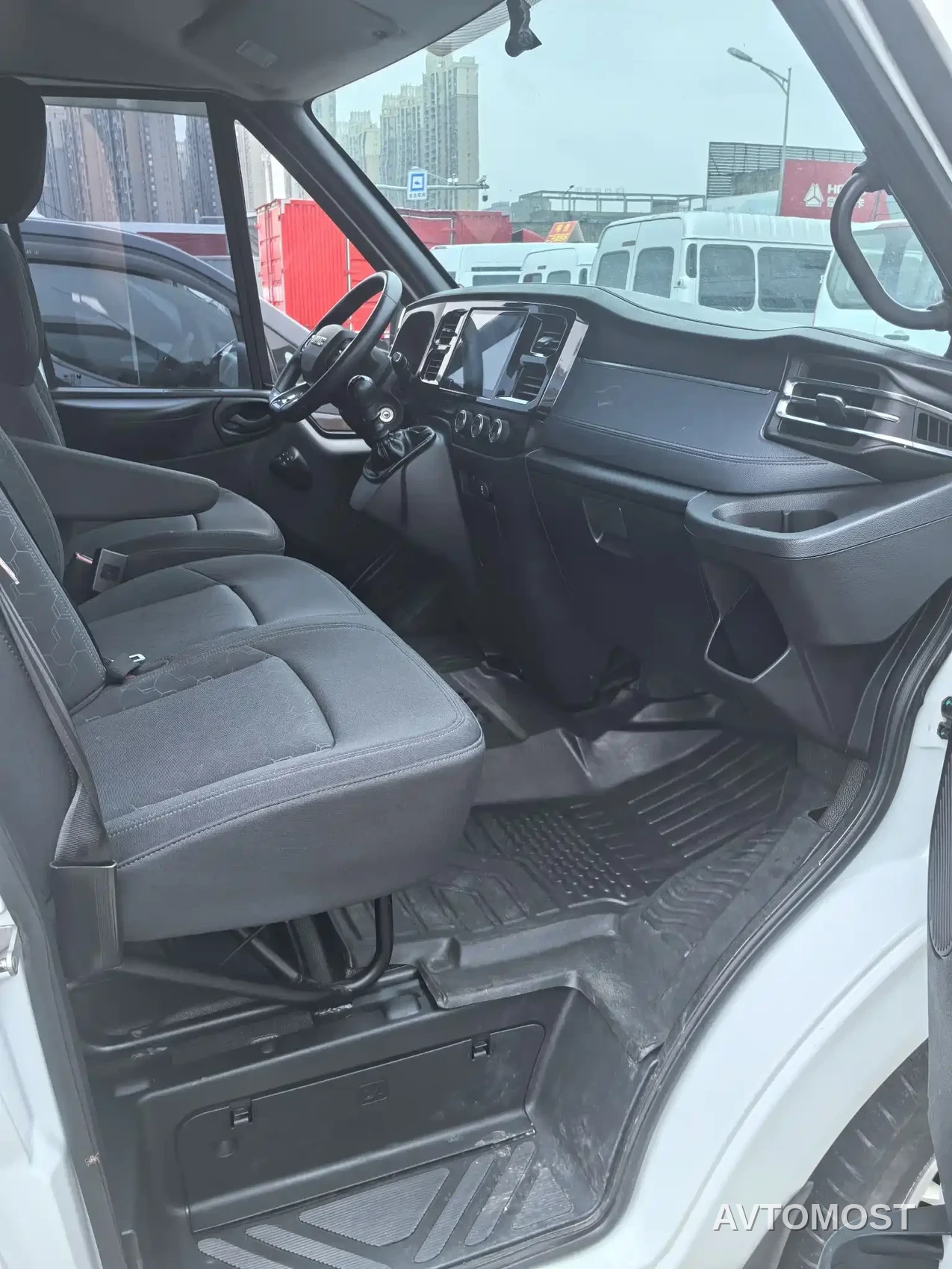 Jiangling JMC Fushun 2023 2.0T Manual Short Wheelbase Low Roof Commercial Van 2/3 Seats with Lift-up Tailgate — фото 6