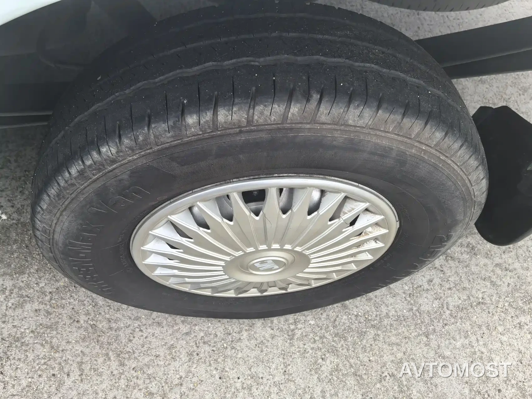Jiangling JMC Fushun 2023 2.0T Manual Short Wheelbase Low Roof Commercial Van 2/3 Seats with Lift-up Tailgate — фото 8