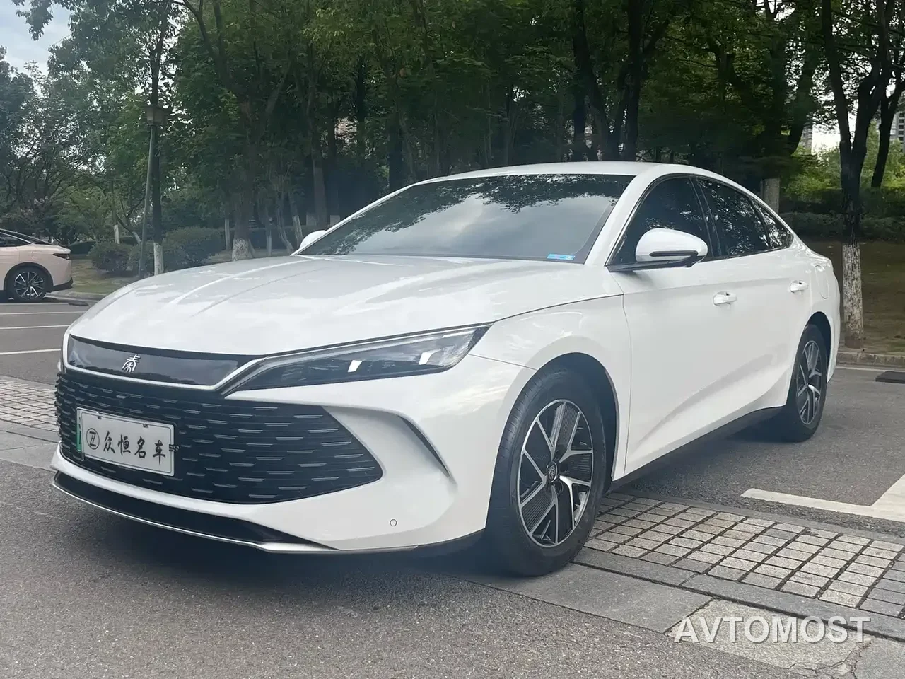 BYD Qin L 2024 DM-i 80KM Superior — фото 1