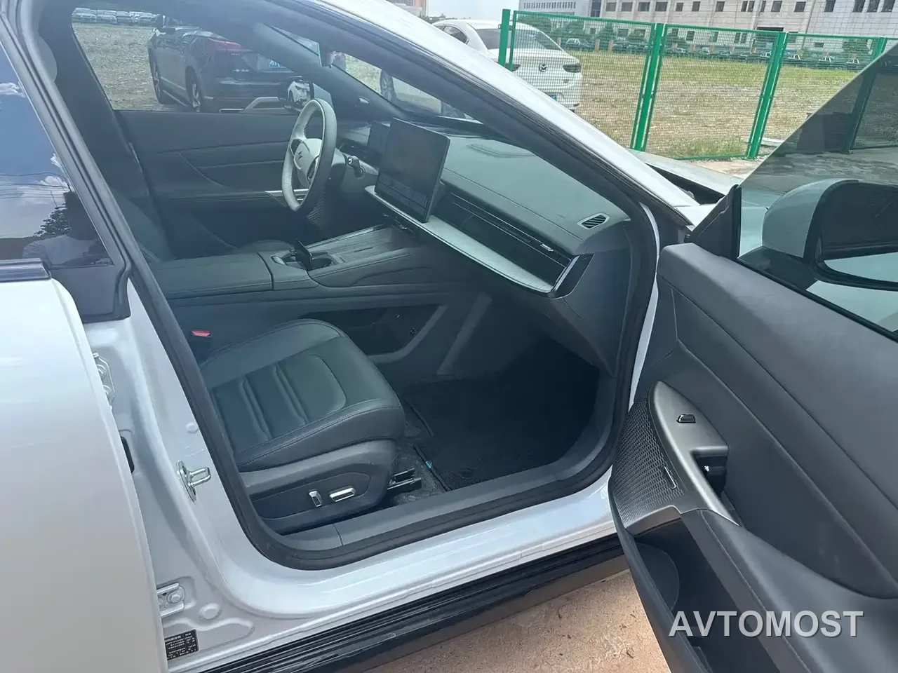Dongfeng Yipai eπ007 2025 EREV 230Air Cruise Edition — фото 14