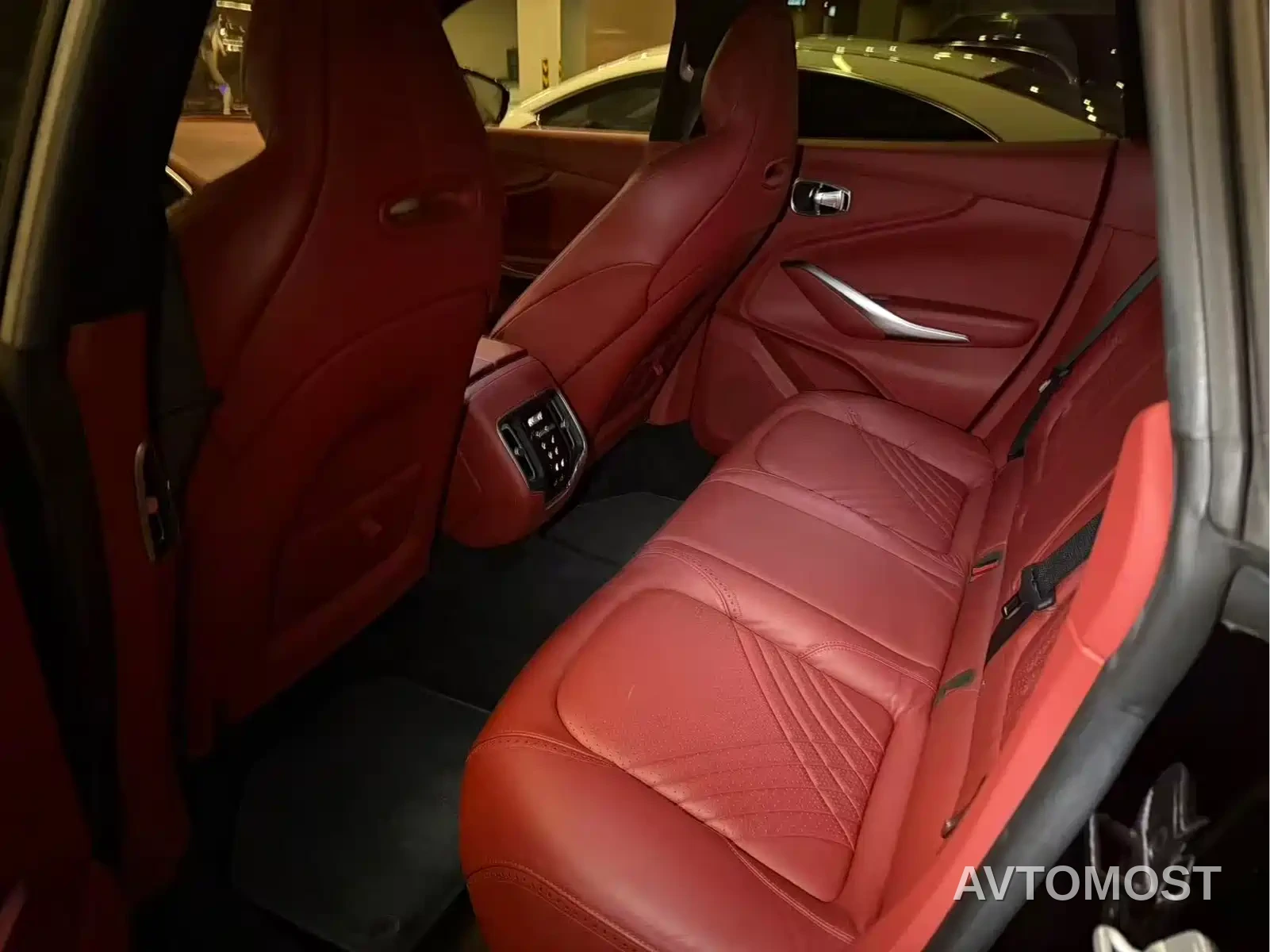 Aston Martin DBX 2020 4.0T V8 1913 First Edition Limited — фото 3