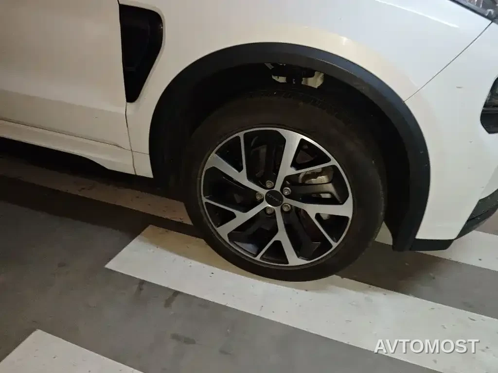 Lynk & Co 01 EM-P 2022 1.5TD PHEV Plus — фото 8