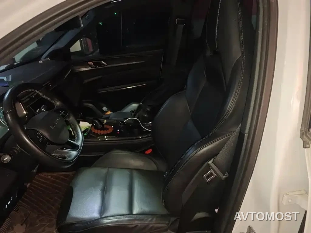Lynk & Co 01 EM-P 2022 1.5TD PHEV Plus — фото 16