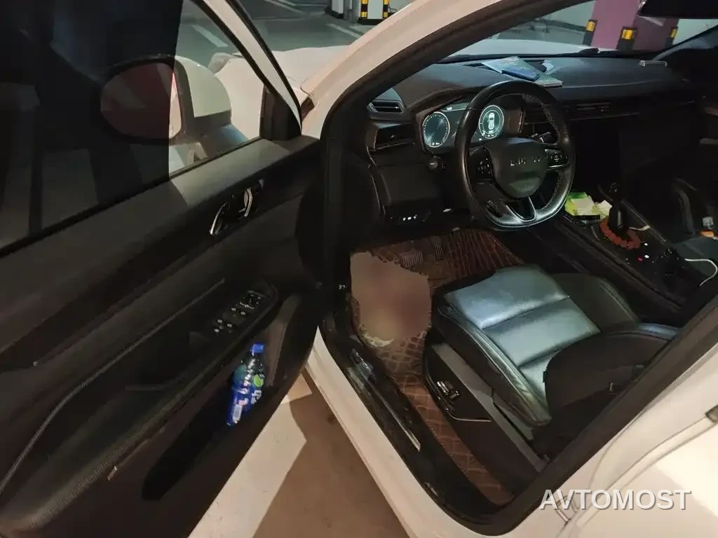 Lynk & Co 01 EM-P 2022 1.5TD PHEV Plus — фото 17