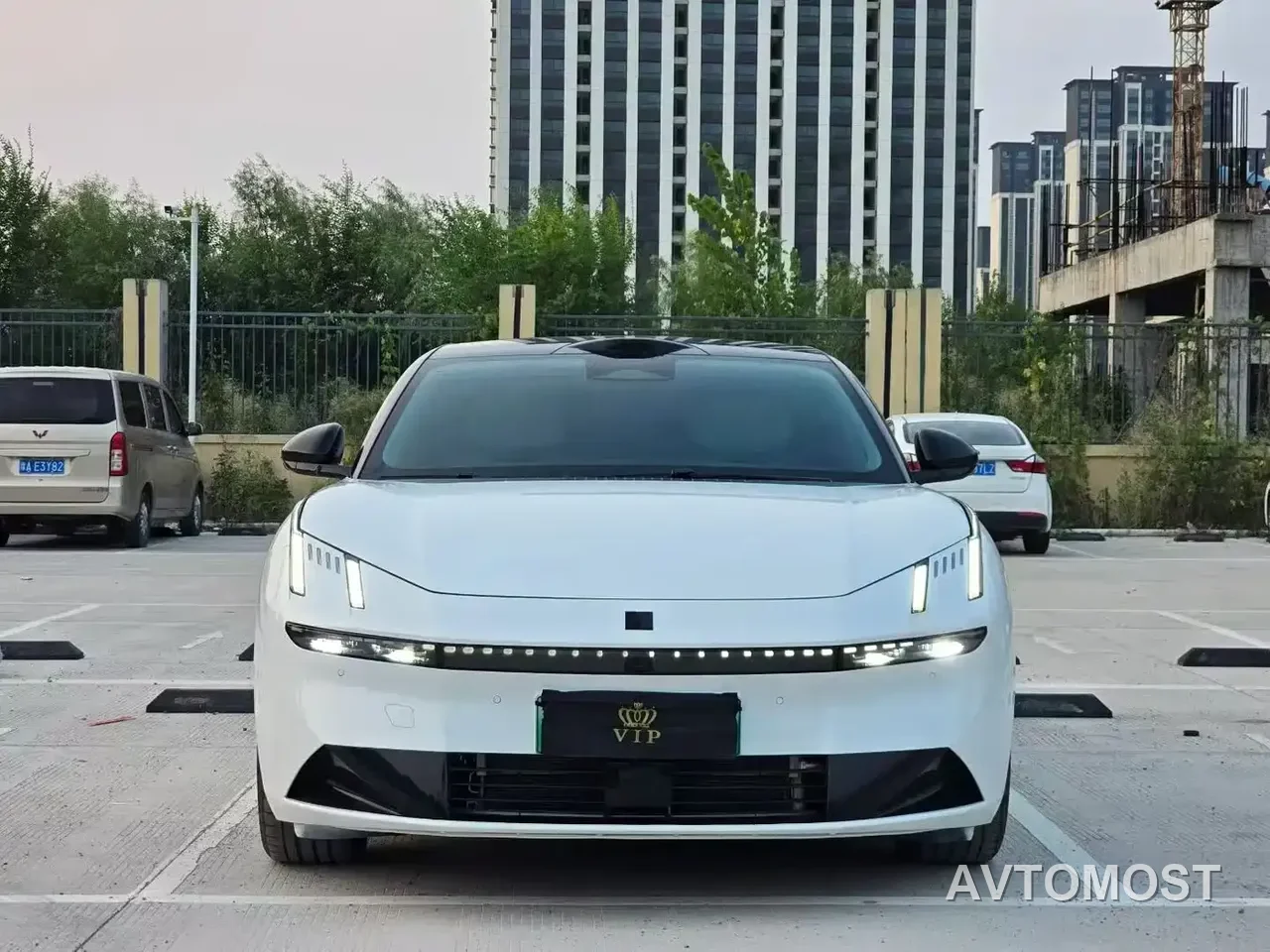 Lynk & Co 10 EM-P 2025 Model 120km Base Version — фото 2