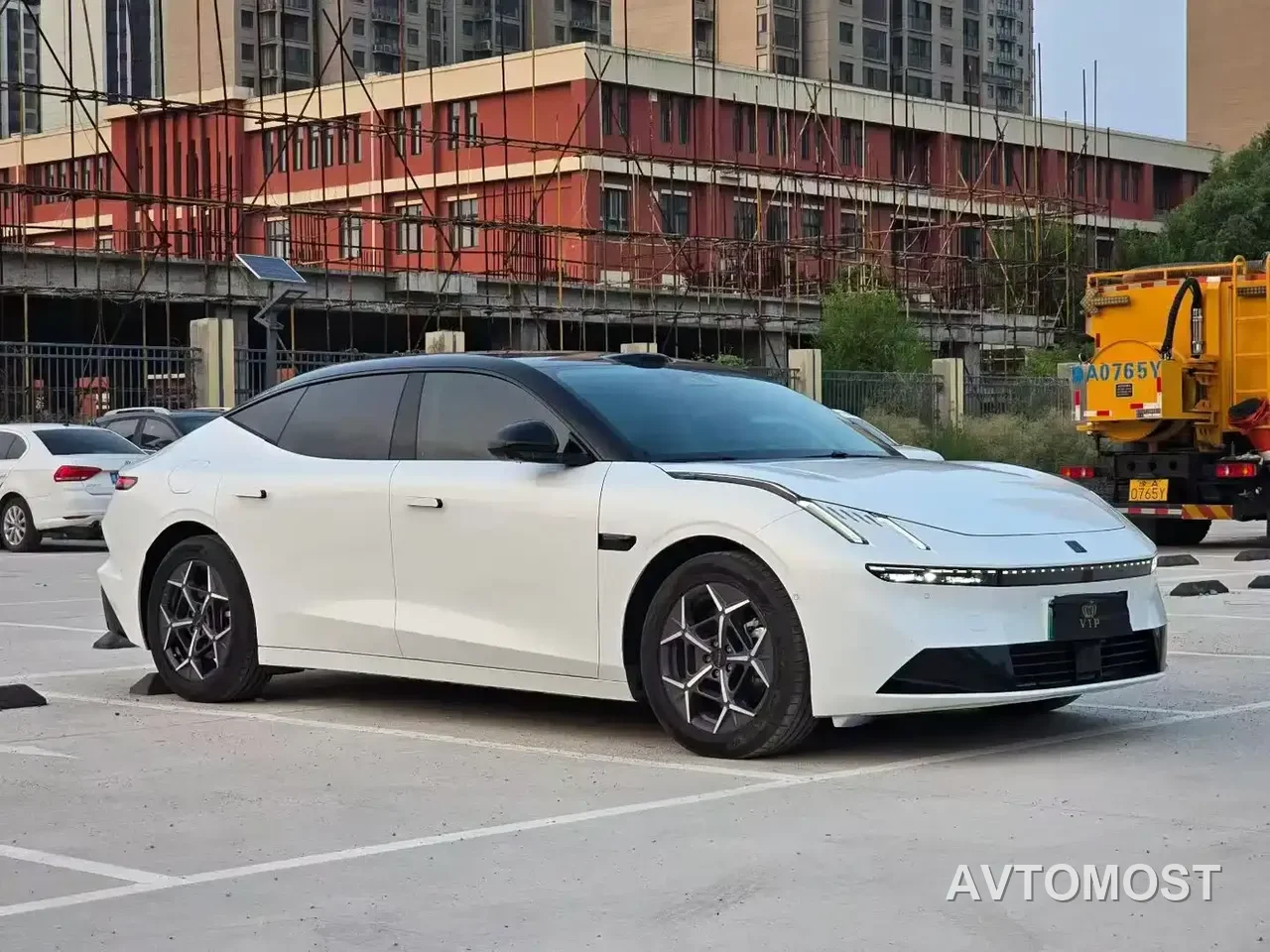 Lynk & Co 10 EM-P 2025 Model 120km Base Version — фото 3