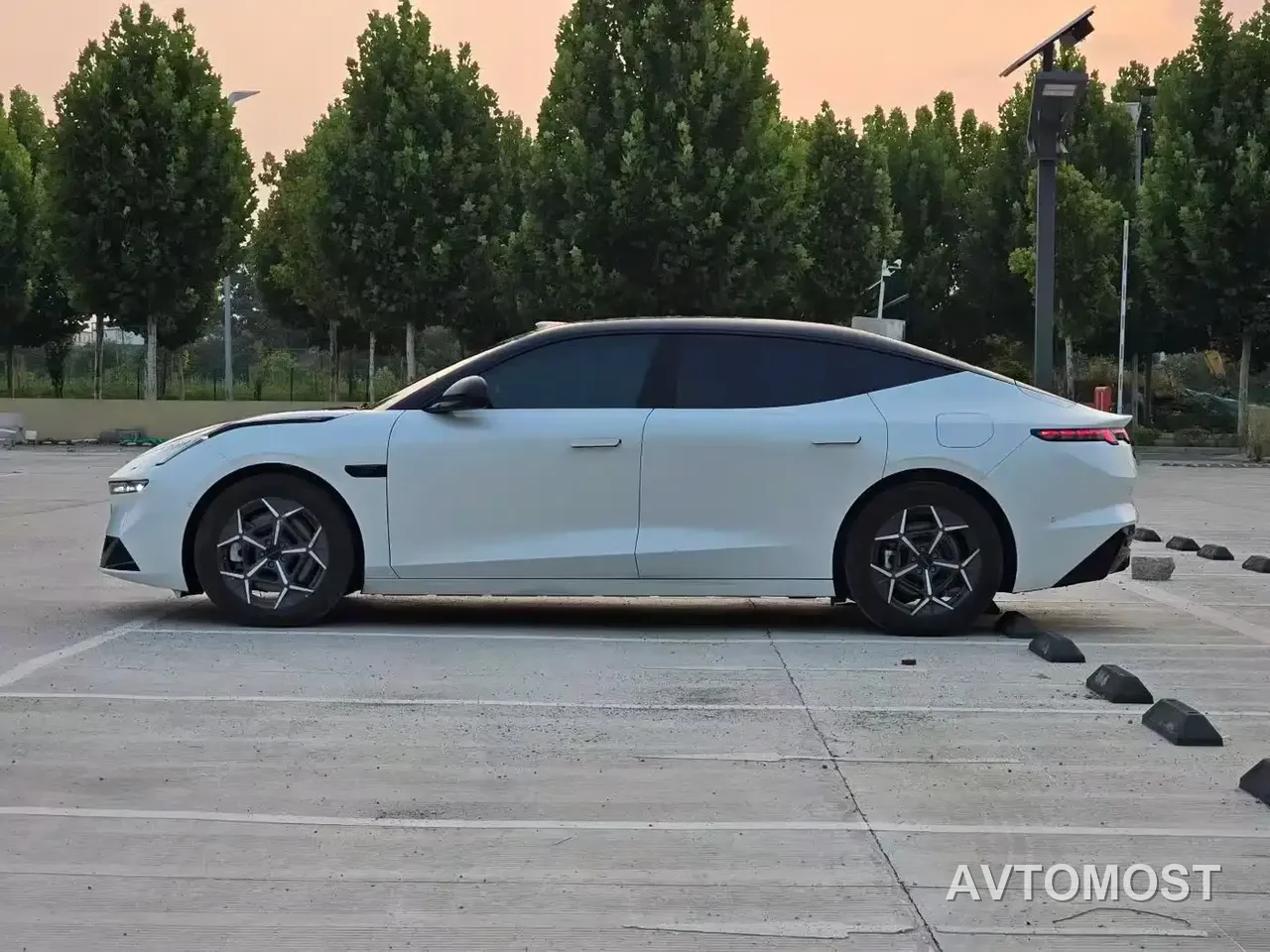 Lynk & Co 10 EM-P 2025 Model 120km Base Version — фото 6