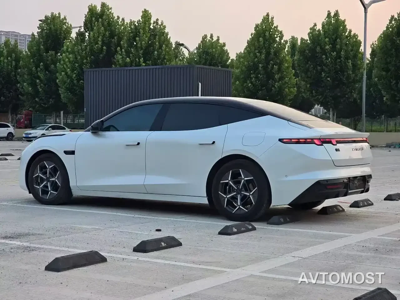 Lynk & Co 10 EM-P 2025 Model 120km Base Version — фото 7