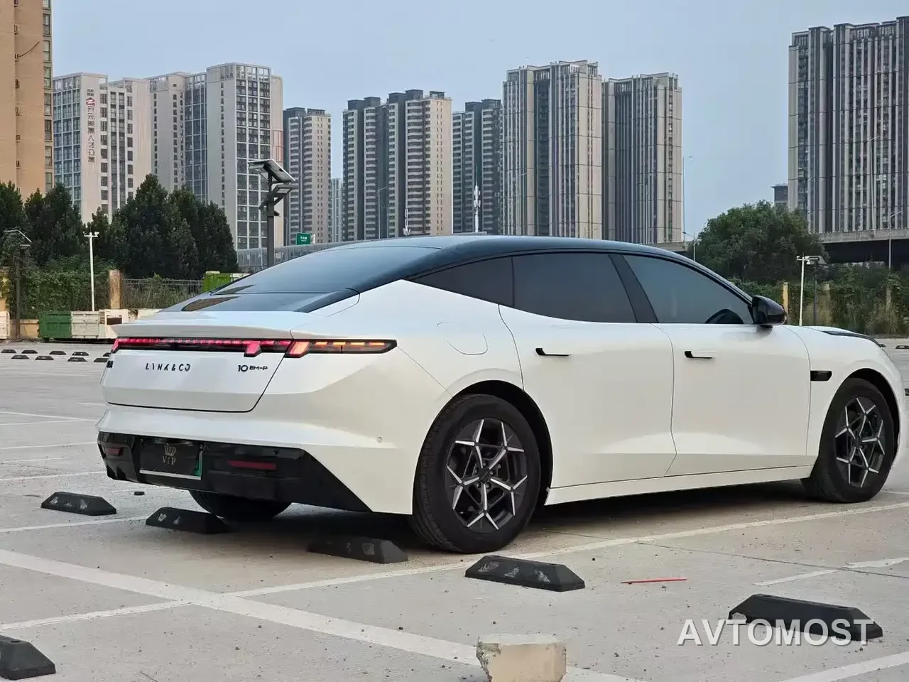 Lynk & Co 10 EM-P 2025 Model 120km Base Version — фото 8