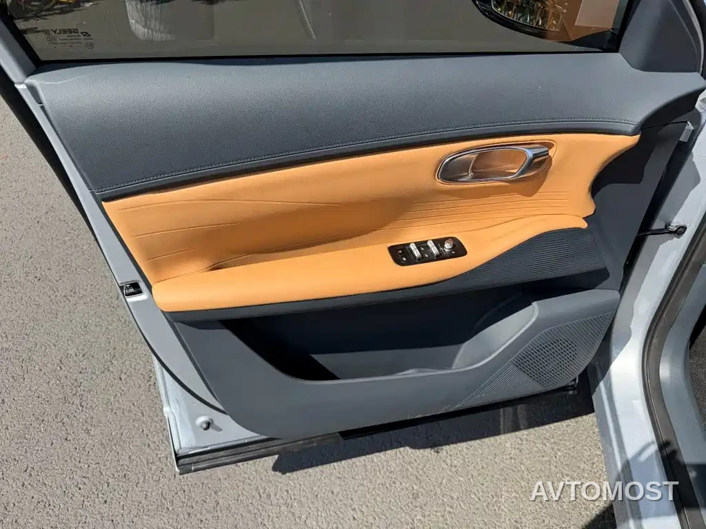 Geely Galaxy Starship 7 EM-i 2025 Model 55km Voyage Edition — фото 6