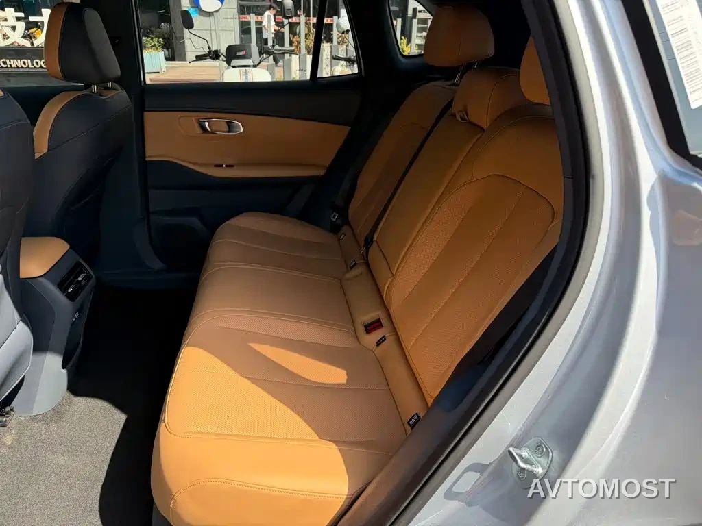 Geely Galaxy Starship 7 EM-i 2025 Model 55km Voyage Edition — фото 12