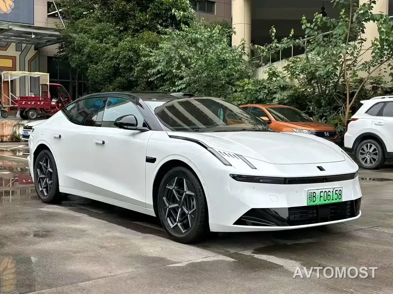 Lynk & Co 10 EM-P 2025 Model 120km Base Version — фото 1