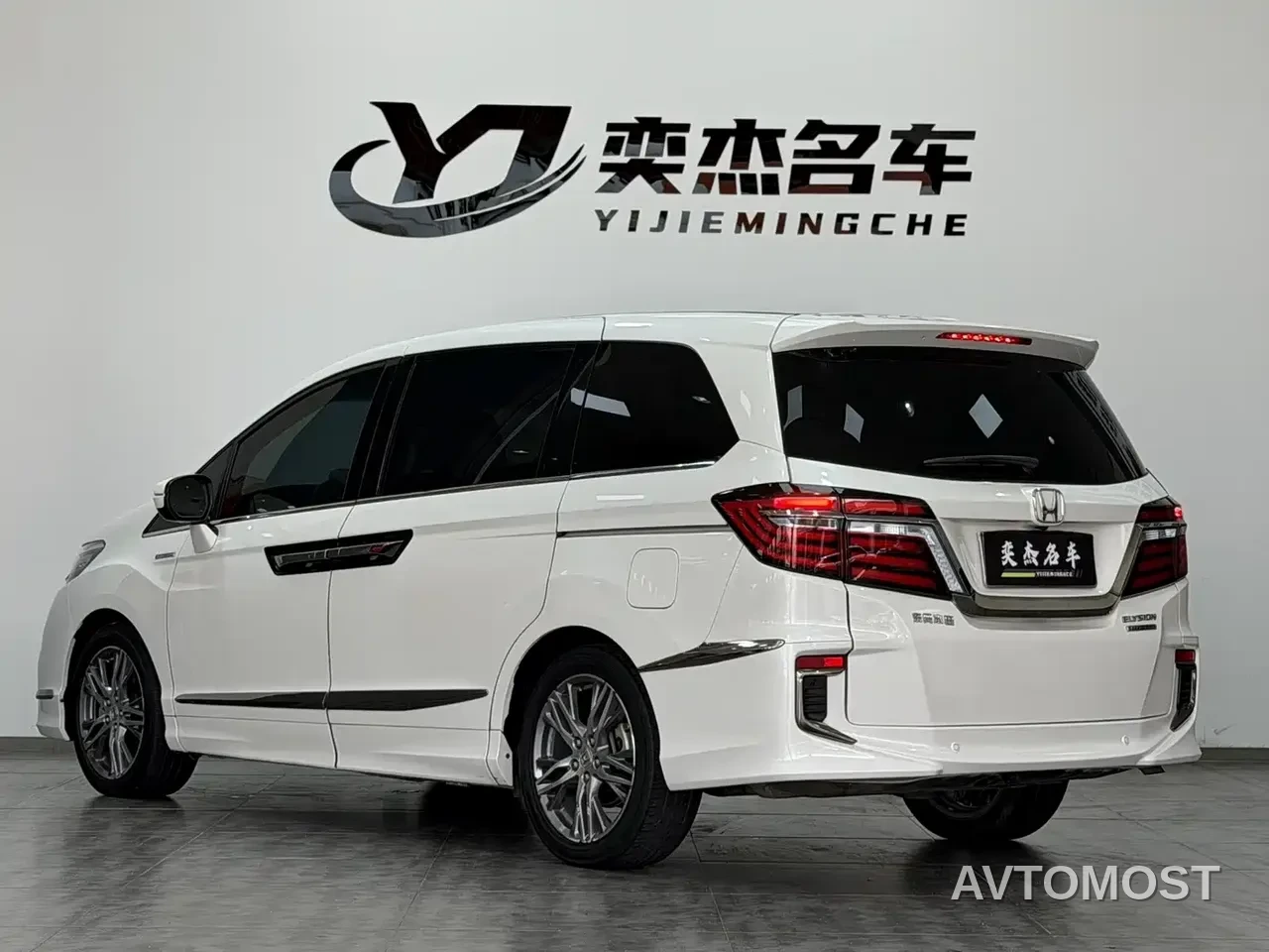 Honda Elysion 2019 2.0L Hybrid Luxury Edition — фото 8